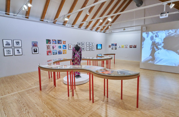 Exposición LATINA. Mujer, música y glamour en Gladys Palmera